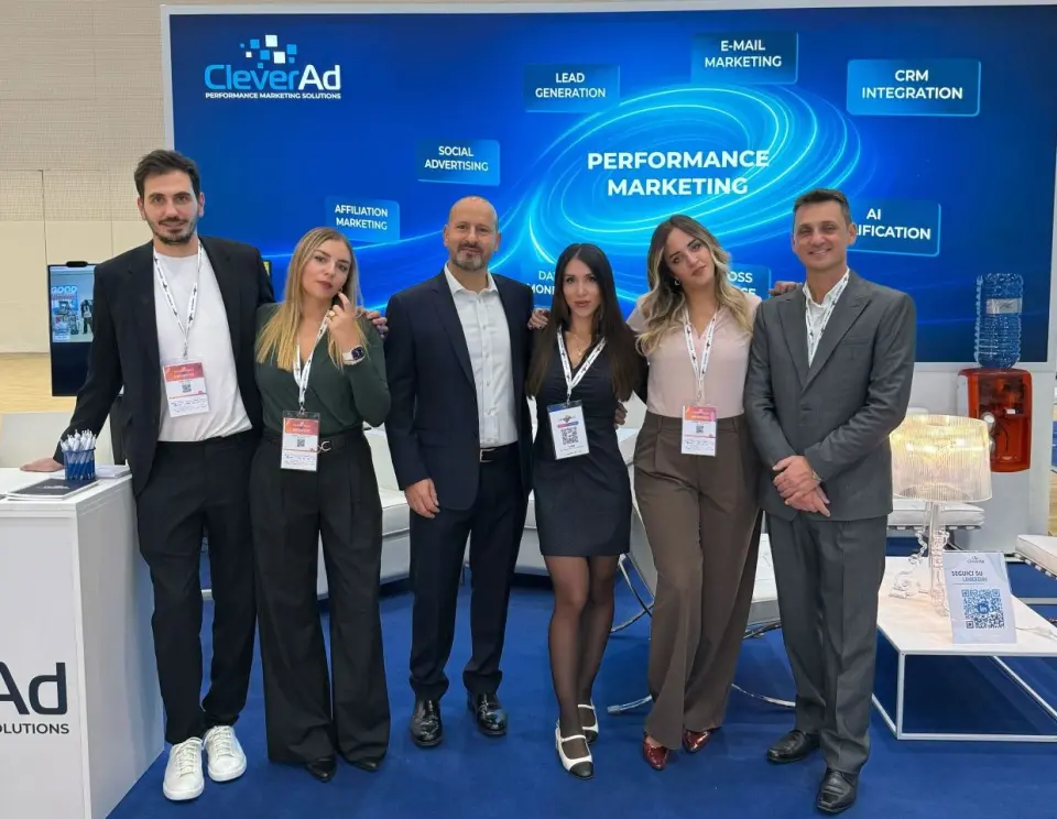 Il team CleverAd allo stand di una fiera di settore.